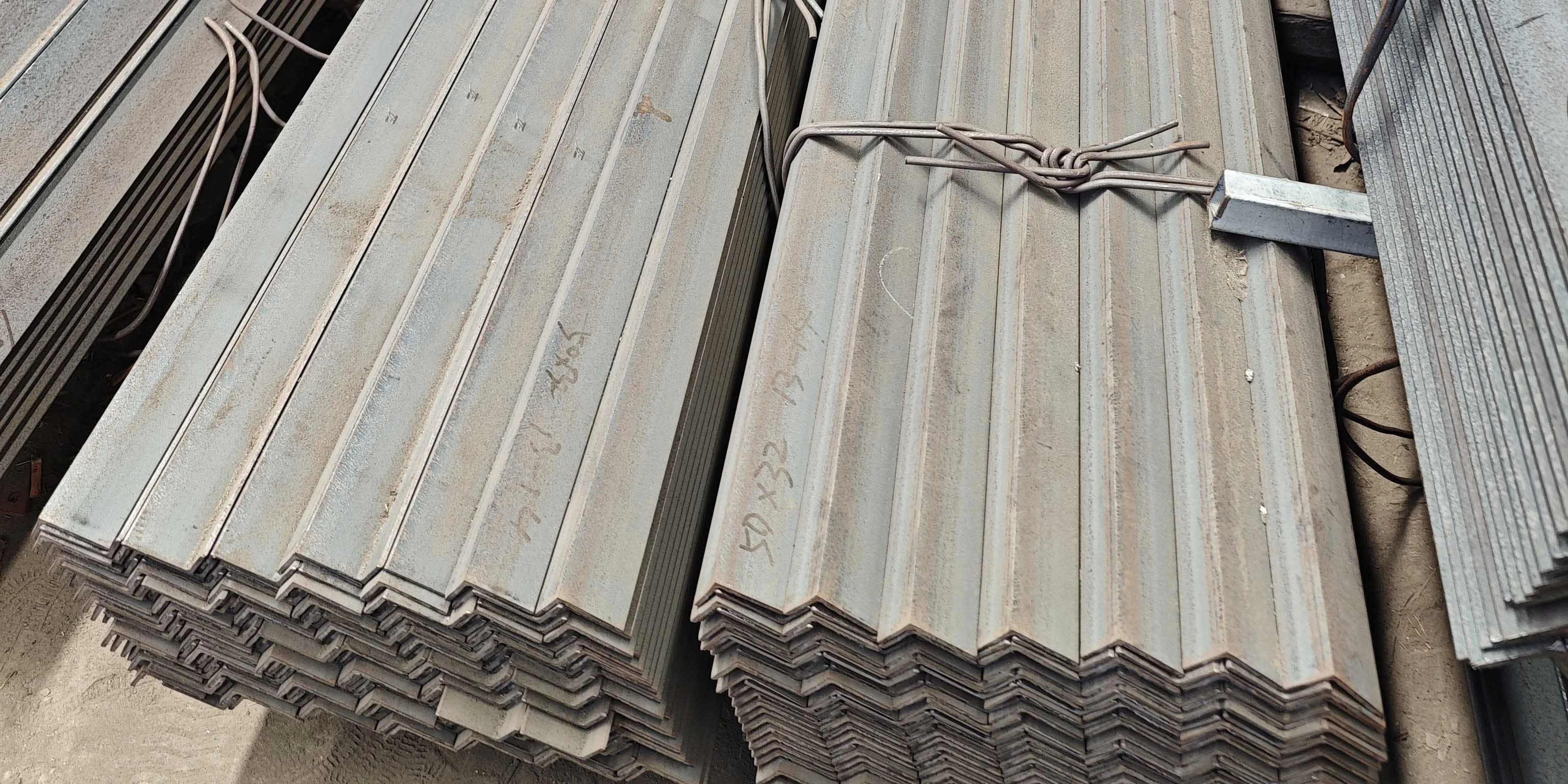 Carbon Steel Unequal Angle Bar Carbon Steel Unequal Angle Bar