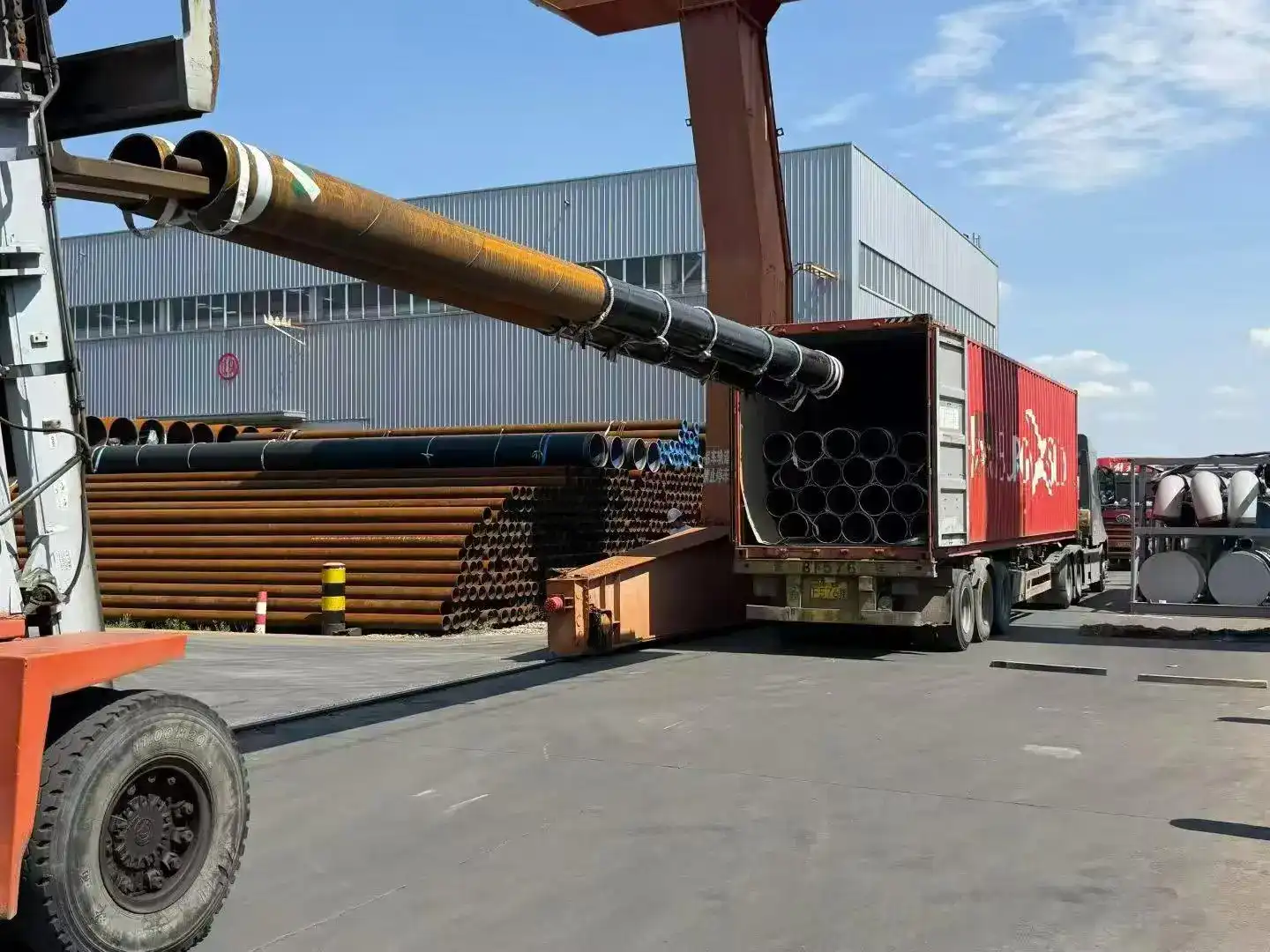 Anti- Corrosion Steel Pipe Shipment: Container Loading for Malaysia Infrastructure Pipeline Project